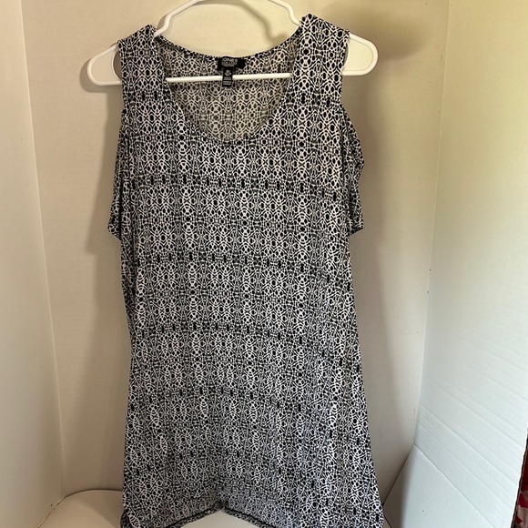 Jones New York black and white cold shoulder top size large - Picture 1 of 6